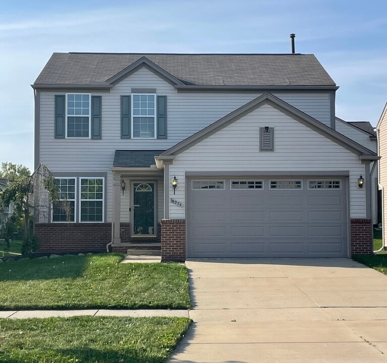 4270 Sonata Dr in Howell, MI - Building Photo