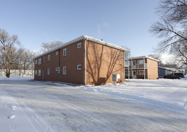 4900 Wilshire Blvd in Lincoln, NE - Foto de edificio - Building Photo