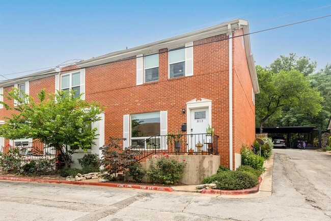 property at 813 E Oltorf St