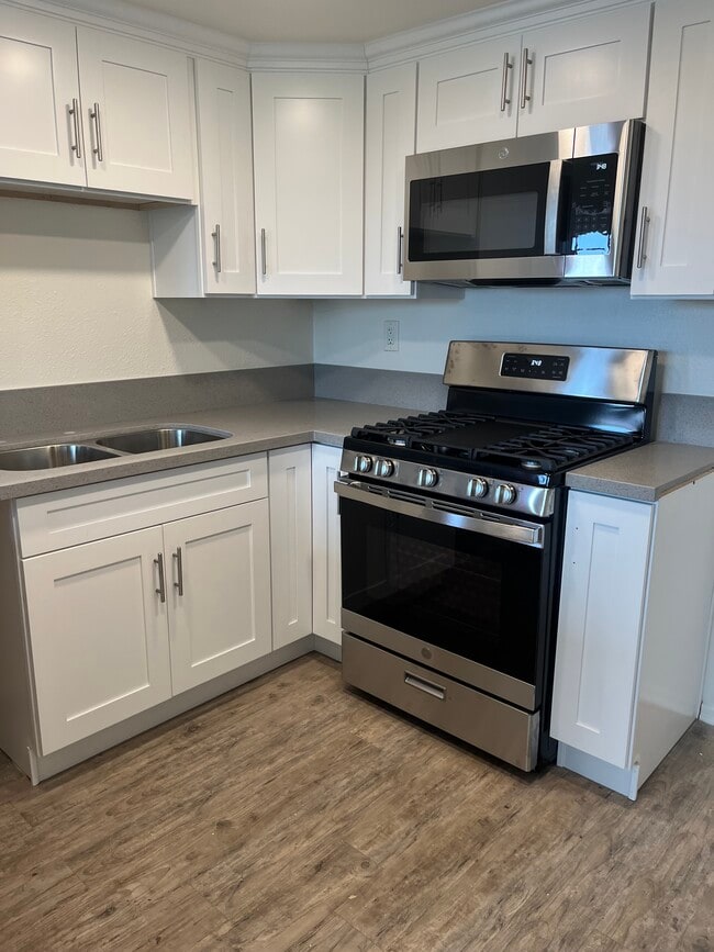 16932 Lilac Lane, Unit Unit 3 in Huntington Beach, CA - Building Photo - Building Photo