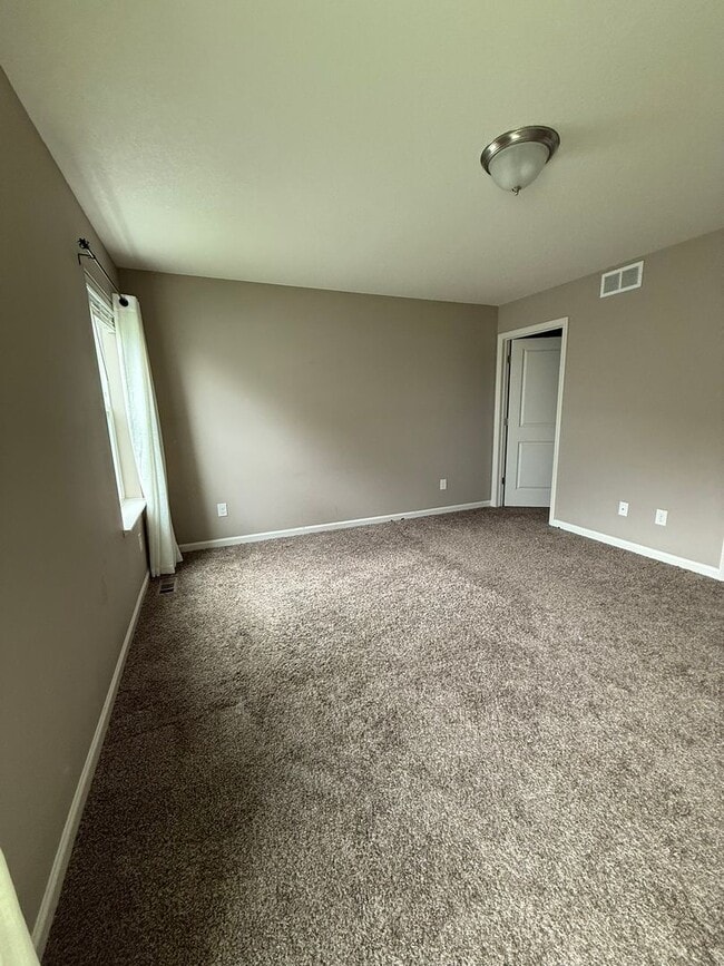 8530 Titanium Cir in Woodbury, MN - Building Photo - Building Photo