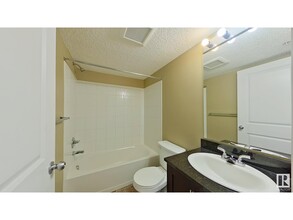 3315 James Mowatt Trail SW in Edmonton, AB - Building Photo - Building Photo
