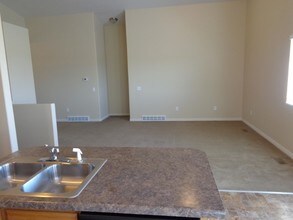 8073 S Madison Nan Dr in West Jordan, UT - Building Photo - Building Photo