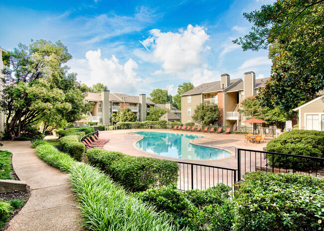 Arbors of Century Center in Memphis, TN - Building Photo - Building Photo