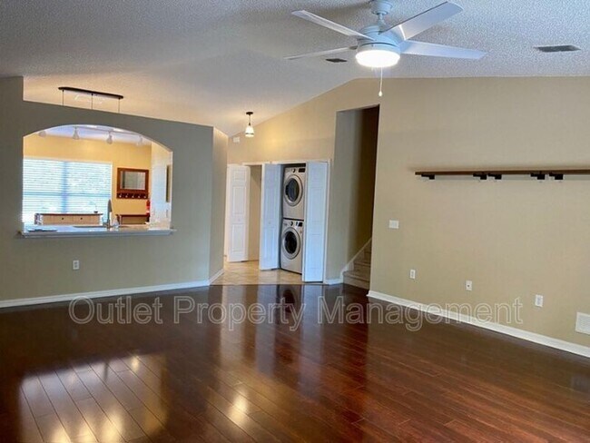 1437 Dandelion Dr in Deltona, FL - Building Photo - Building Photo