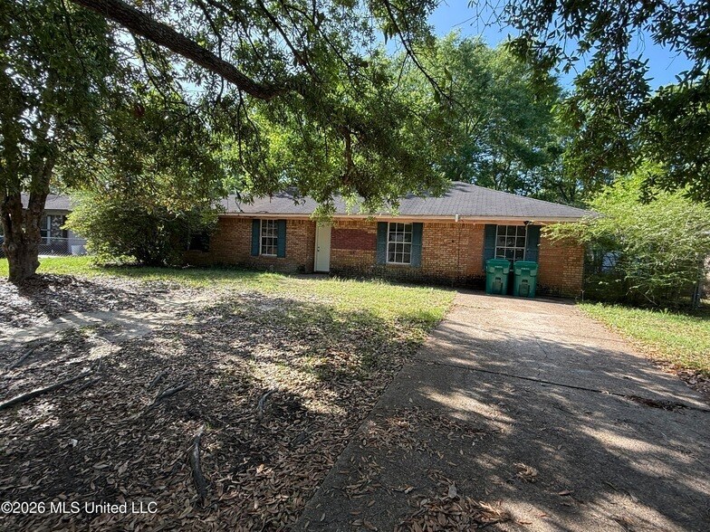 1009 Michelle Dr in Gulfport, MS - Building Photo