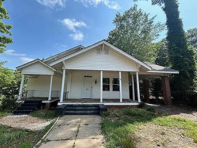 property at 701 Elizabeth St