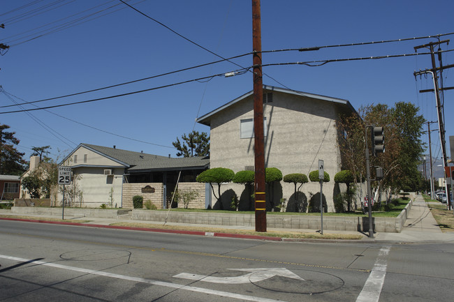 101 W Broadway in San Gabriel, CA - Foto de edificio - Building Photo