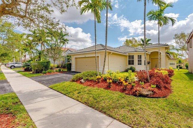 1877 Aspen Ln in Weston, FL - Building Photo - Building Photo