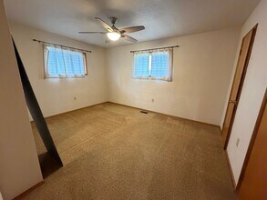 696 SE Miller Ave in Dallas, OR - Building Photo - Building Photo