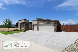 4768 Lower Springs Rd in Redding, CA - Building Photo