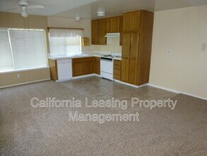 25314 Vía Saludo in Santa Clarita, CA - Building Photo - Building Photo