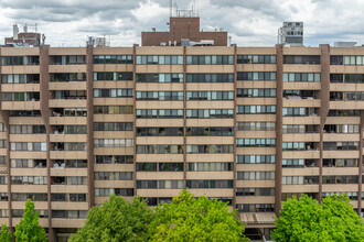 Washington Square Condos in Mt. Lebanon, PA - Foto de edificio - Building Photo