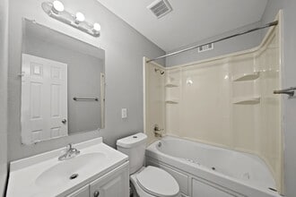 13447 Castilian Dr in Houston, TX - Building Photo - Building Photo