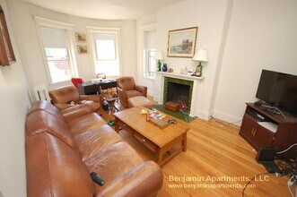 1786 Beacon St, Unit 7 in Brookline, MA - Building Photo - Building Photo