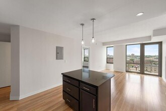 929 Portland Ave in Minneapolis, MN - Building Photo - Building Photo