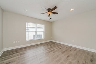 4235 Mendenwood Ln in Orlando, FL - Building Photo - Building Photo