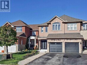 3231 Apricot St in Mississauga, ON - Building Photo - Building Photo