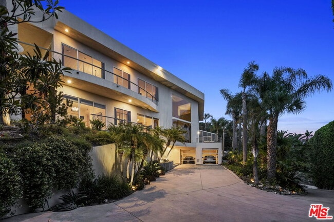 28177 Rey De Copas Ln in Malibu, CA - Building Photo - Building Photo