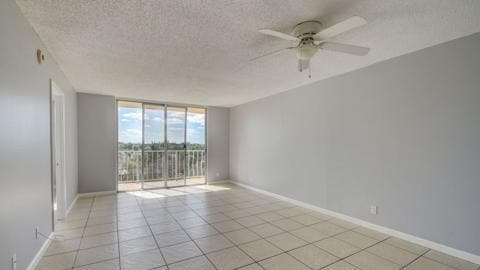 500 Executive Center Dr in West Palm Beach, FL - Building Photo - Building Photo