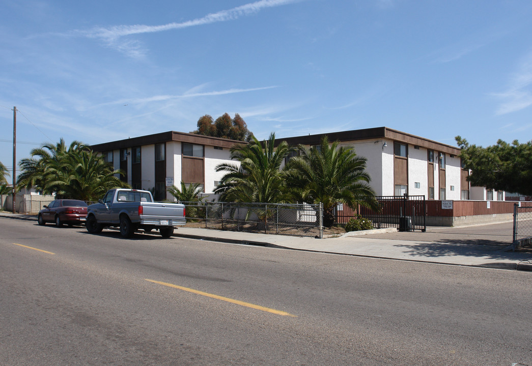 1629 Palm Ave in National City, CA - Foto de edificio