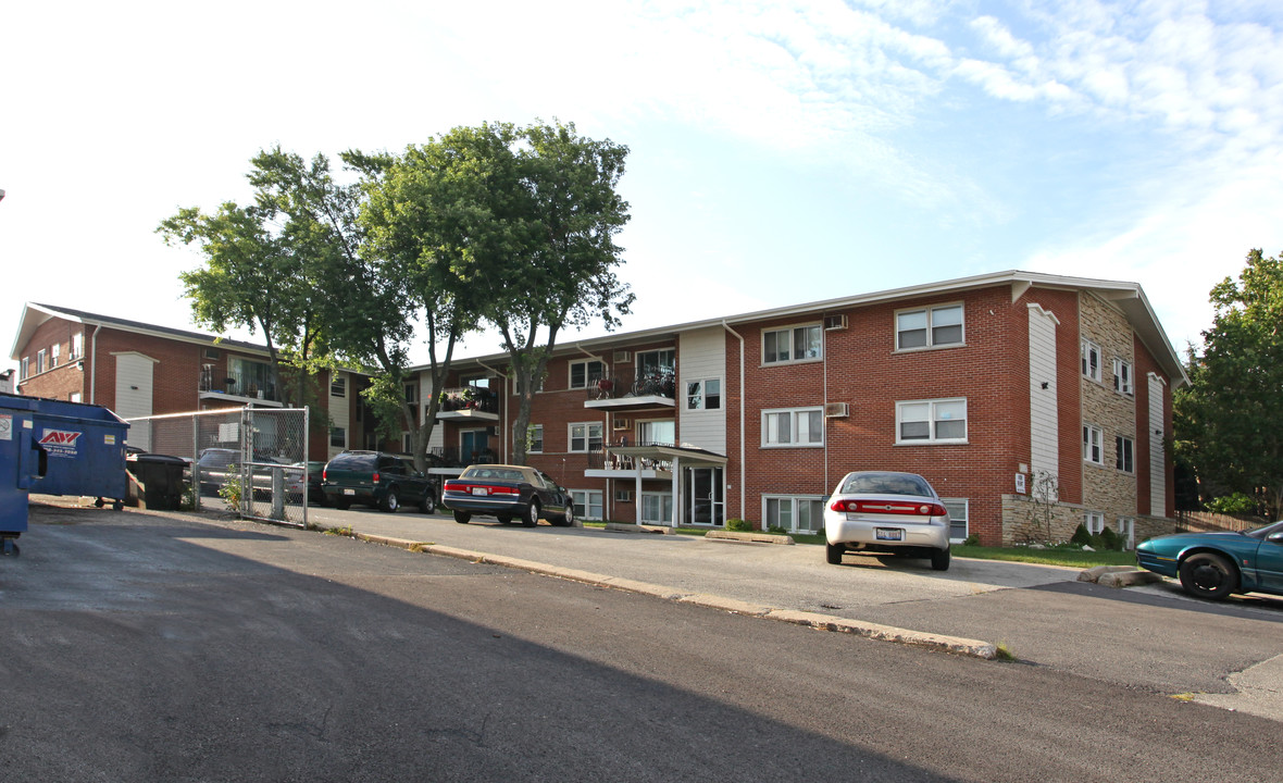 285 N Richmond Ave in Clarendon Hills, IL - Building Photo