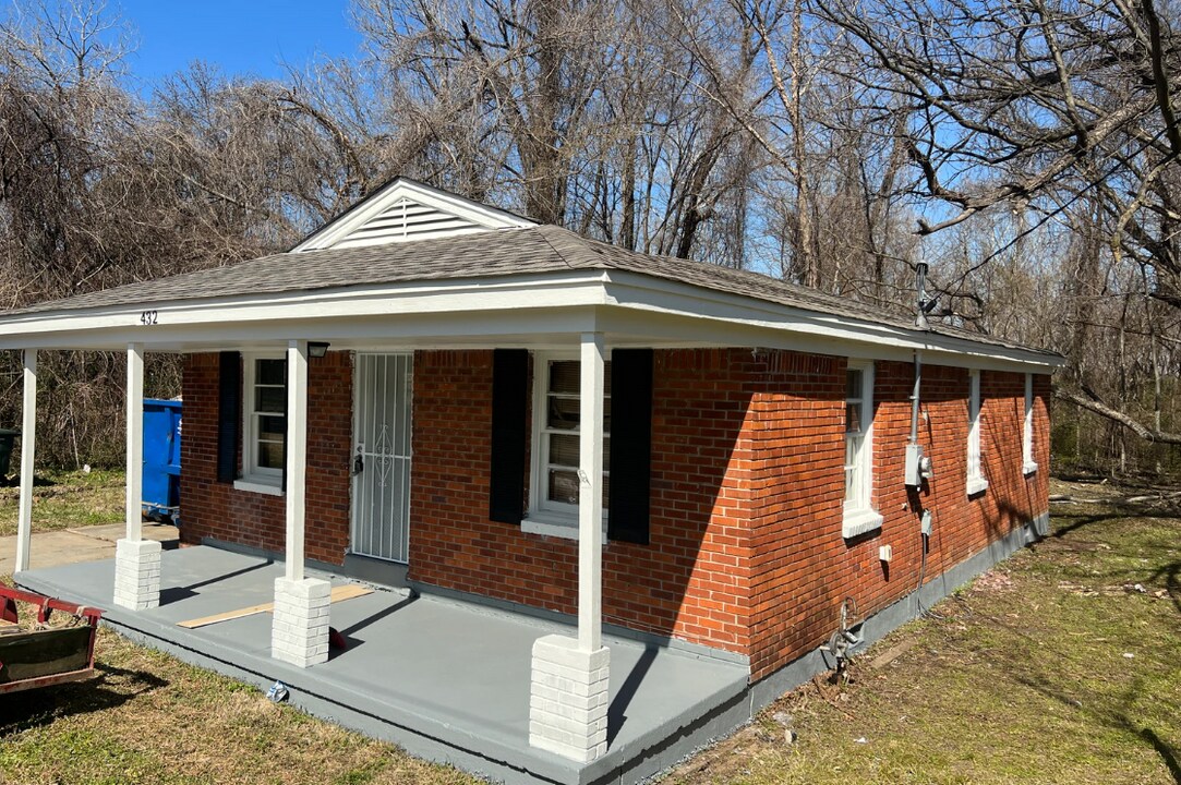 432 W Peebles Rd in Memphis, TN - Building Photo