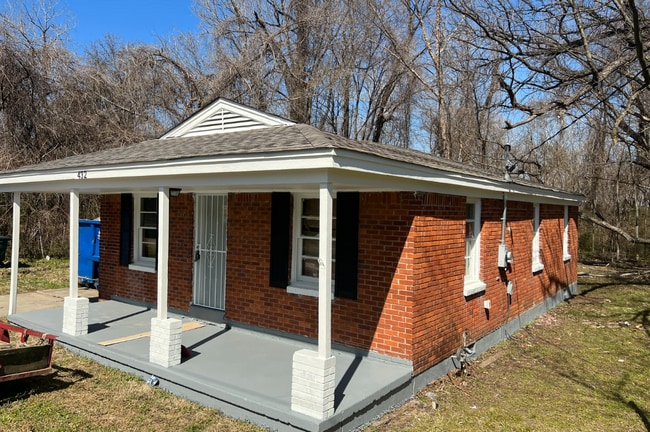property at 432 W Peebles Rd