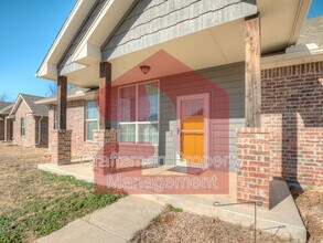 9945 SW 21st St in Yukon, OK - Foto de edificio - Building Photo