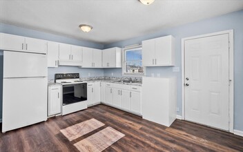 823 Avalon Rd in Greensboro, NC - Building Photo - Building Photo