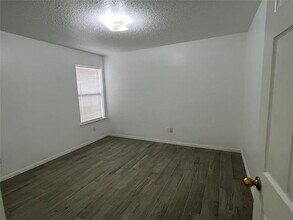 808 Mercy Ln in Irving, TX - Building Photo - Building Photo