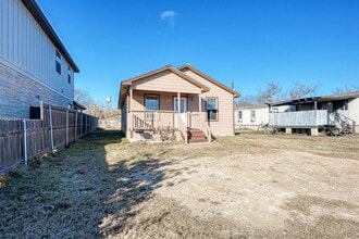 107 W Brenham St in Manor, TX - Building Photo - Building Photo