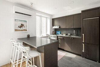 165 Elizabeth St, Unit 4R in New York, NY - Building Photo - Building Photo