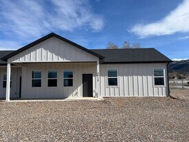 4910 Wagon Wheel Dr E in Enoch, UT - Building Photo