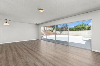 2502 Cowley Way in San Diego, CA - Building Photo - Building Photo