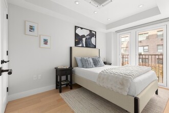 323 E 53rd St in New York, NY - Building Photo - Building Photo