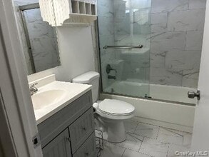 353 Woodbridge Dr in Ridge, NY - Building Photo - Building Photo