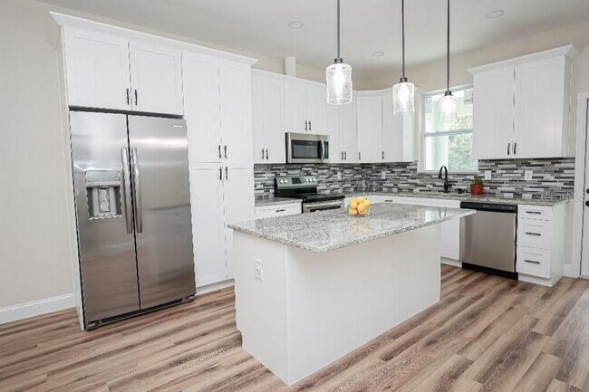 8406 N Semmes St in Tampa, FL - Building Photo - Building Photo