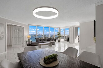 1717 N Bayshore Dr in Miami, FL - Building Photo - Building Photo