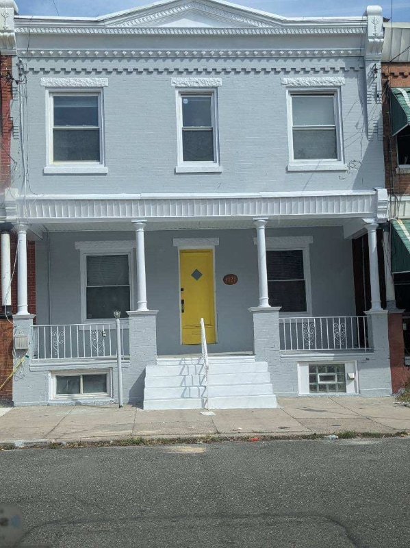 property at 4121 Poplar St