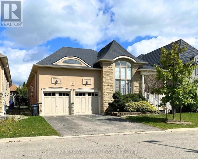 property at 9 Odeon St