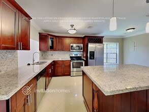 562 SW 168th Way in Weston, FL - Building Photo - Building Photo