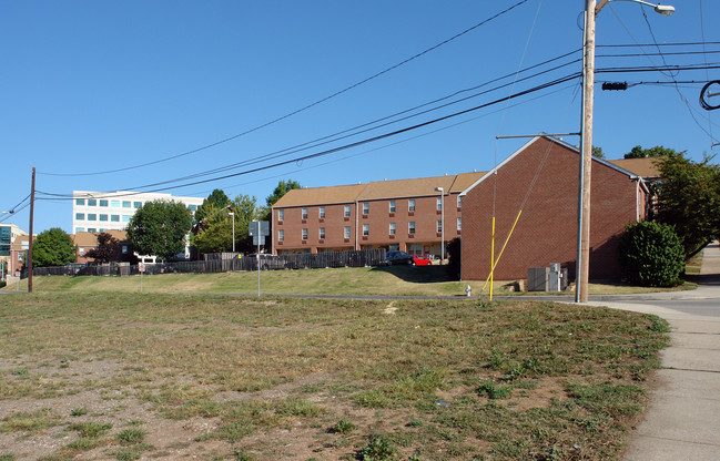 Pleasant Valley Apartments in Conshohocken, PA - Foto de edificio - Building Photo