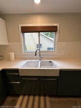1684 Rustic Ln in Keego Harbor, MI - Building Photo - Building Photo