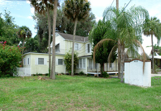 422 W New York Ave in DeLand, FL - Building Photo - Building Photo