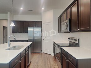 2221 Saffron Walden Dr in Plant City, FL - Foto de edificio - Building Photo