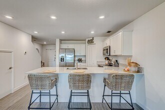 5007 Woods Edge Cir in Riviera Beach, FL - Building Photo - Building Photo