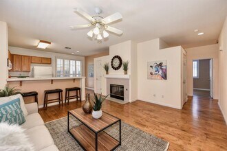 2315 Panga Pl in Gold River, CA - Foto de edificio - Building Photo