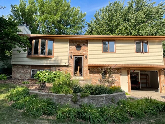 2213 S Wellington Ave