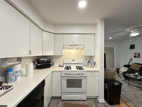 1827 N Marshfield Ave, Unit M07H in Chicago, IL - Building Photo - Building Photo